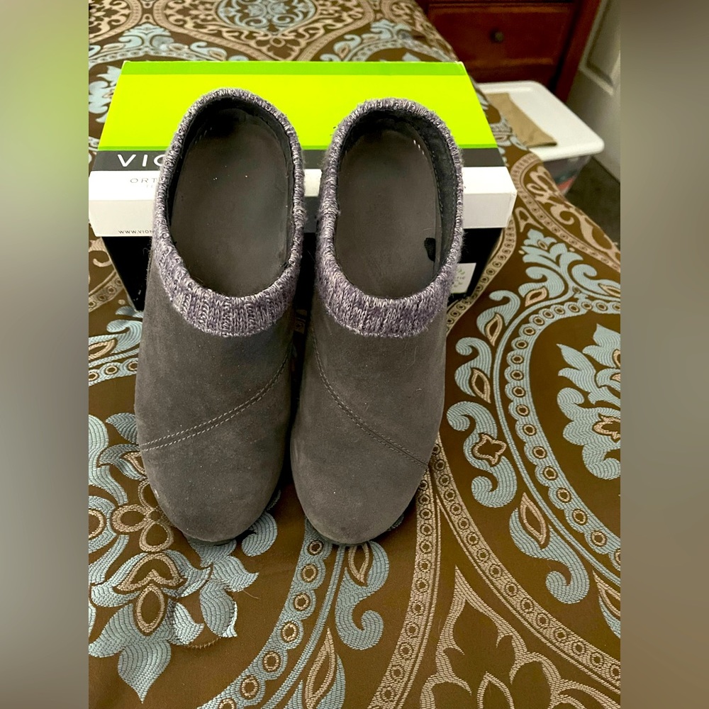 Gray Suade Vionic Mules.  Size 8.5. Great arch support.